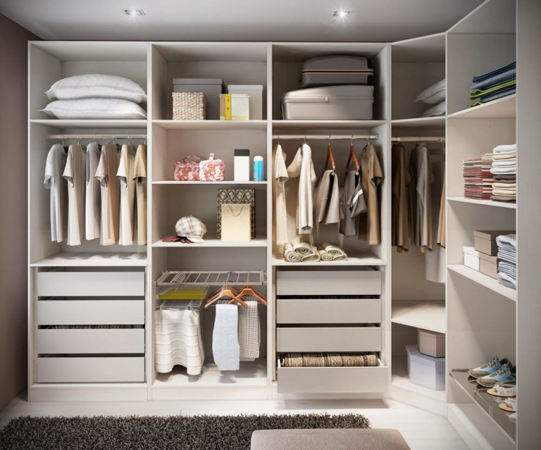 應該購買現成的衣柜還是自己設計？